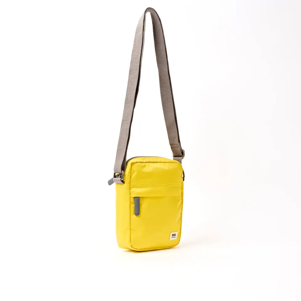 Roka London Bond Pocket crossbody taske passion fruit small nylon