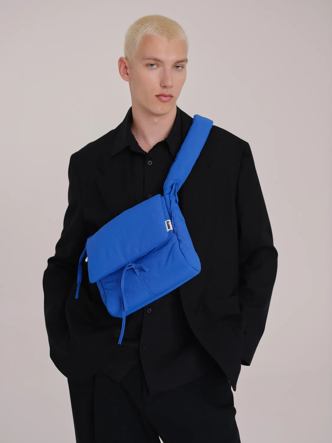 Ölend Nina skuldertaske Cobalt blue medium snørelukning
