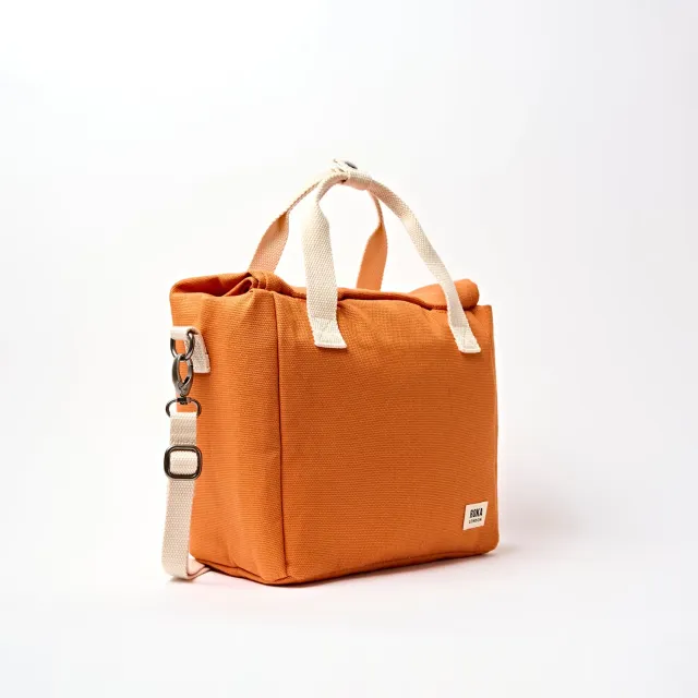 Roka London Hampstead madpakketaske burnt orange isoleret 7,4 L