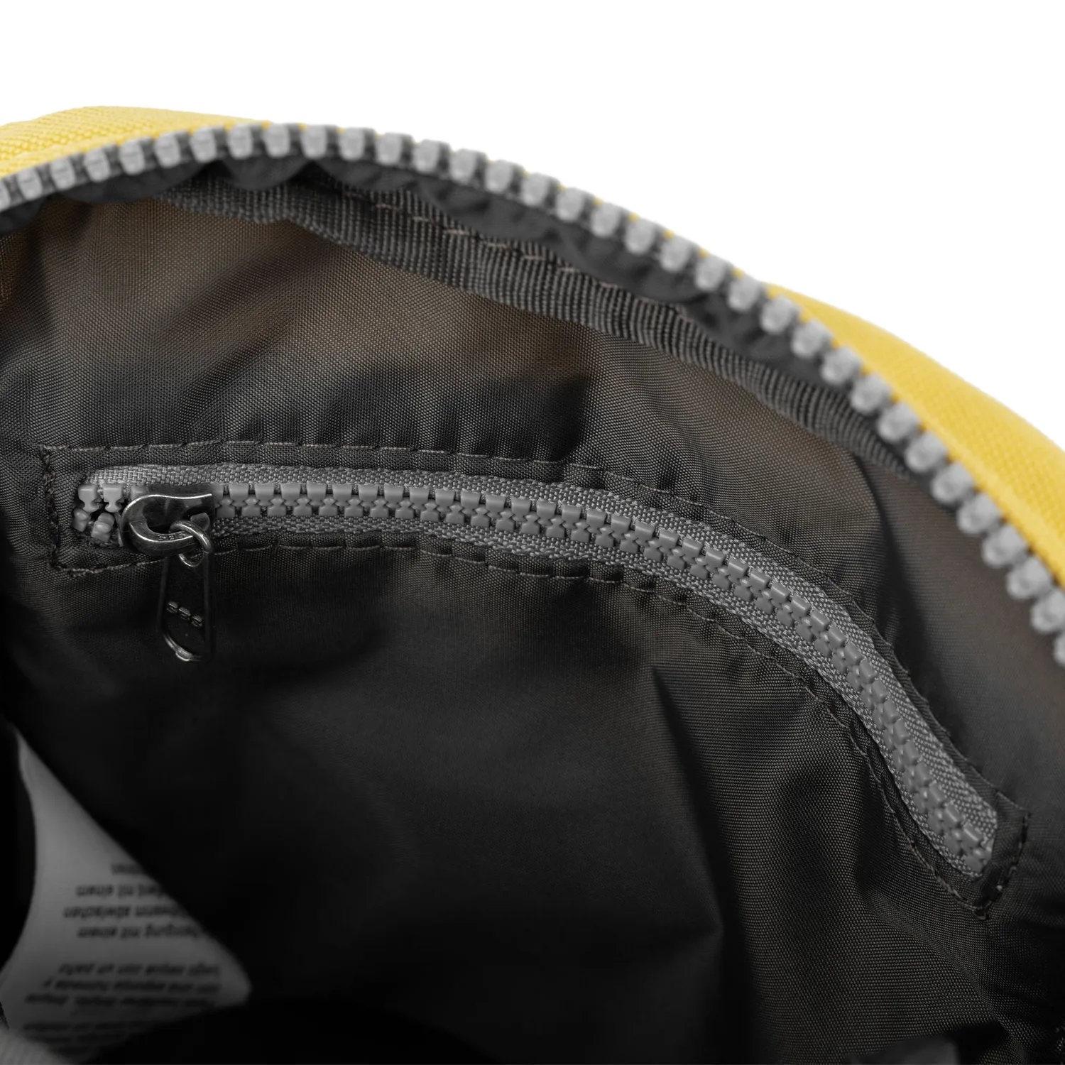 Roka London Bond Pocket crossbody taske Small lemonade vejrbestandig