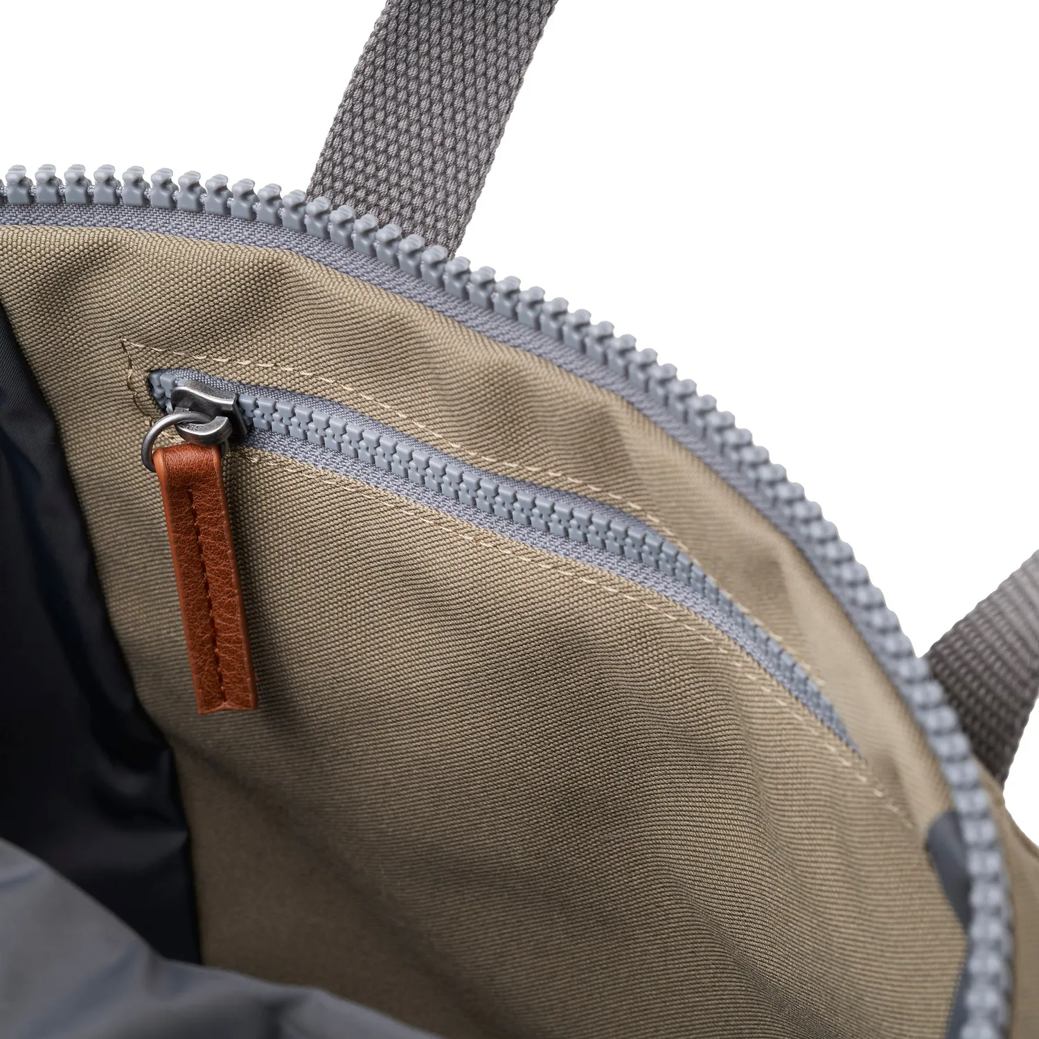 Roka London Finchley rygsæk taupe medium brun