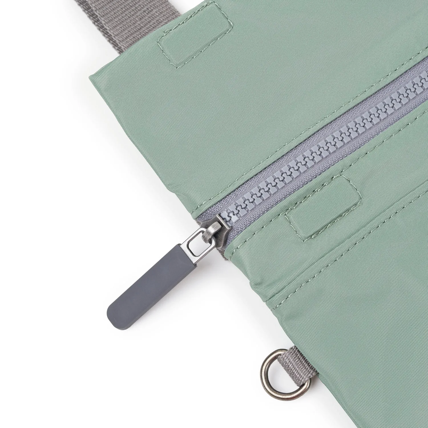 Roka London Stratford crossbody Small frost 0,5 liter