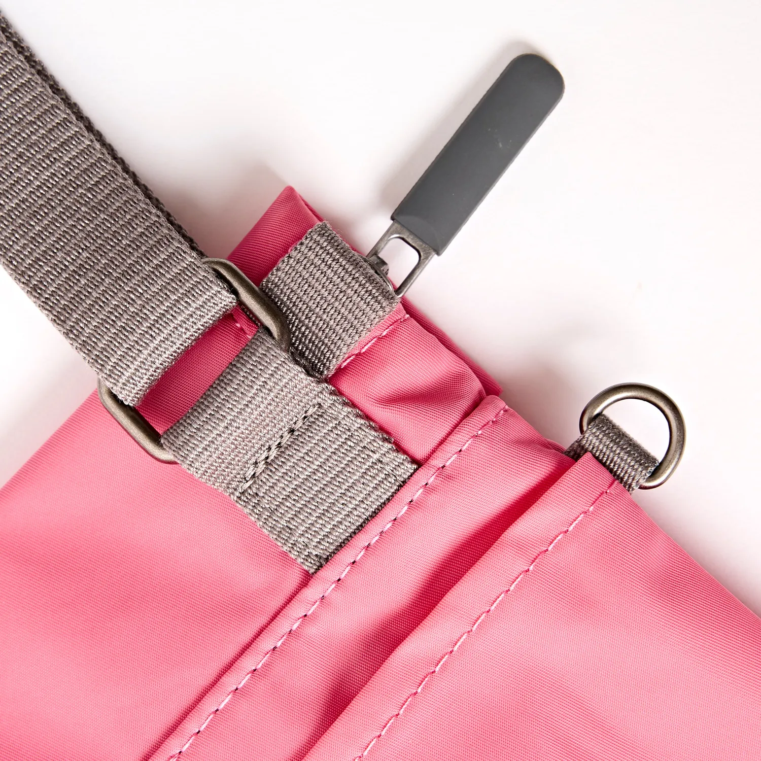 Roka London Stratford Small crossbody pink lemonade 0,5L