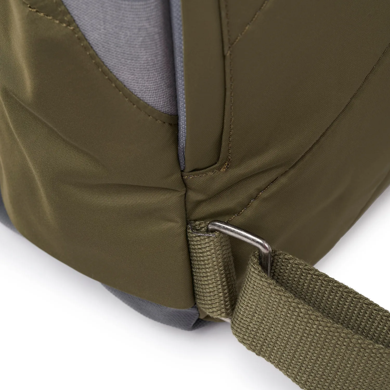 Roka London Canfield Roll Top rygsæk Military Tonal vegansk