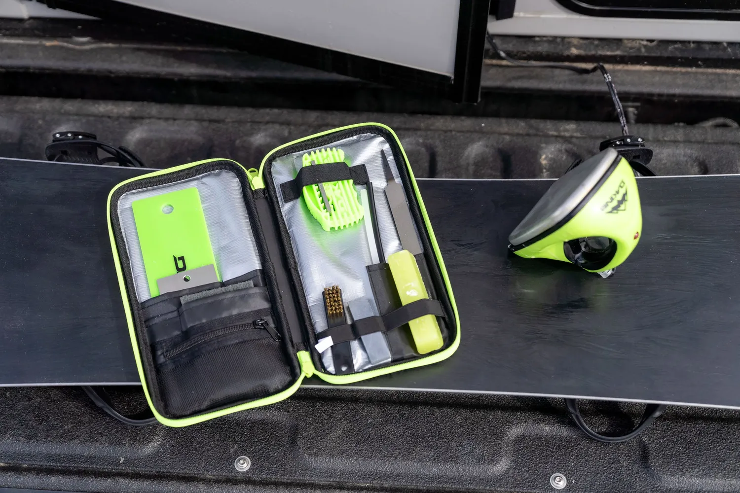 Dakine Deluxe Tune tuningkit ski snowboard vokssæt sort