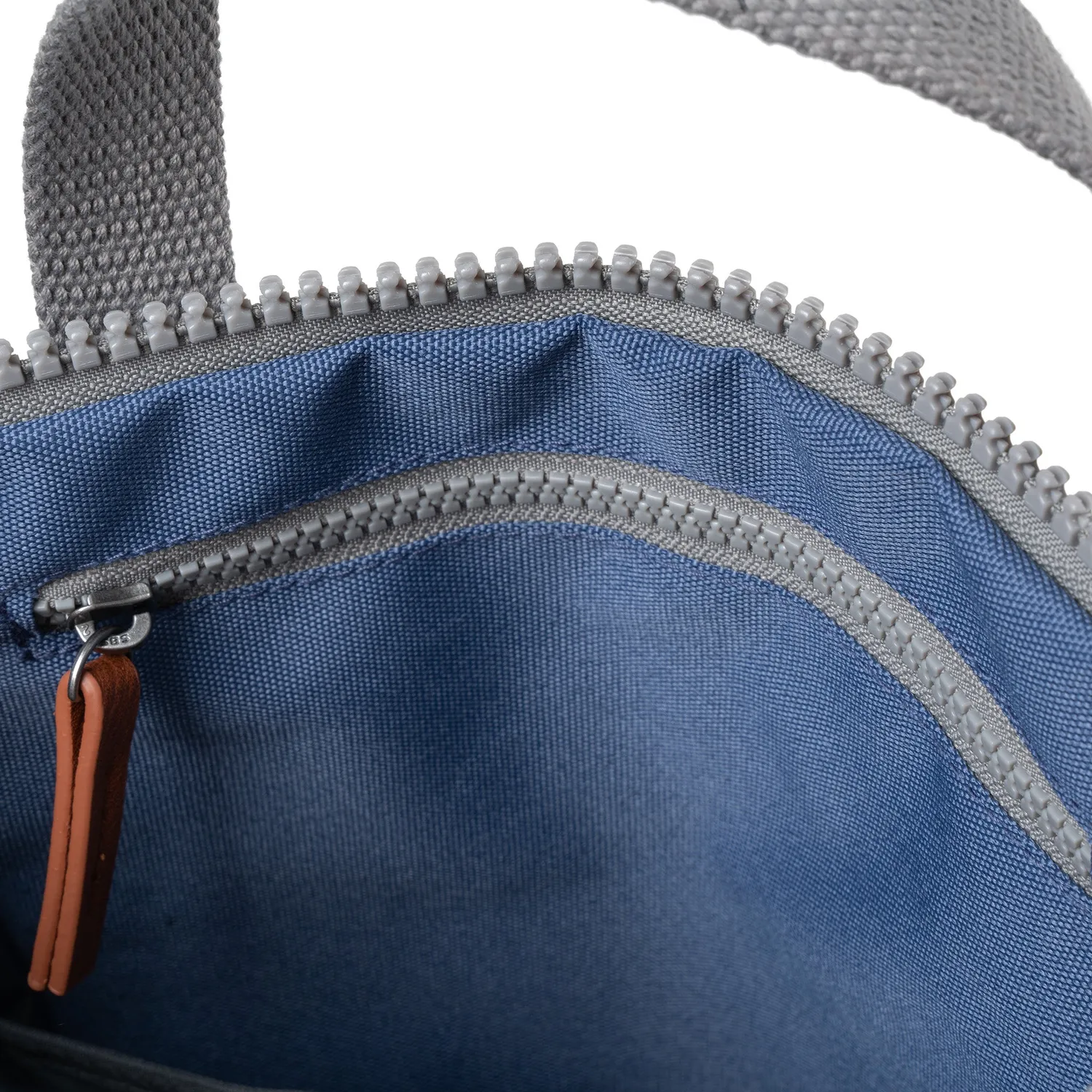 Roka London Finchley Rygsæk Burnt Blue laptoprum vandtæt
