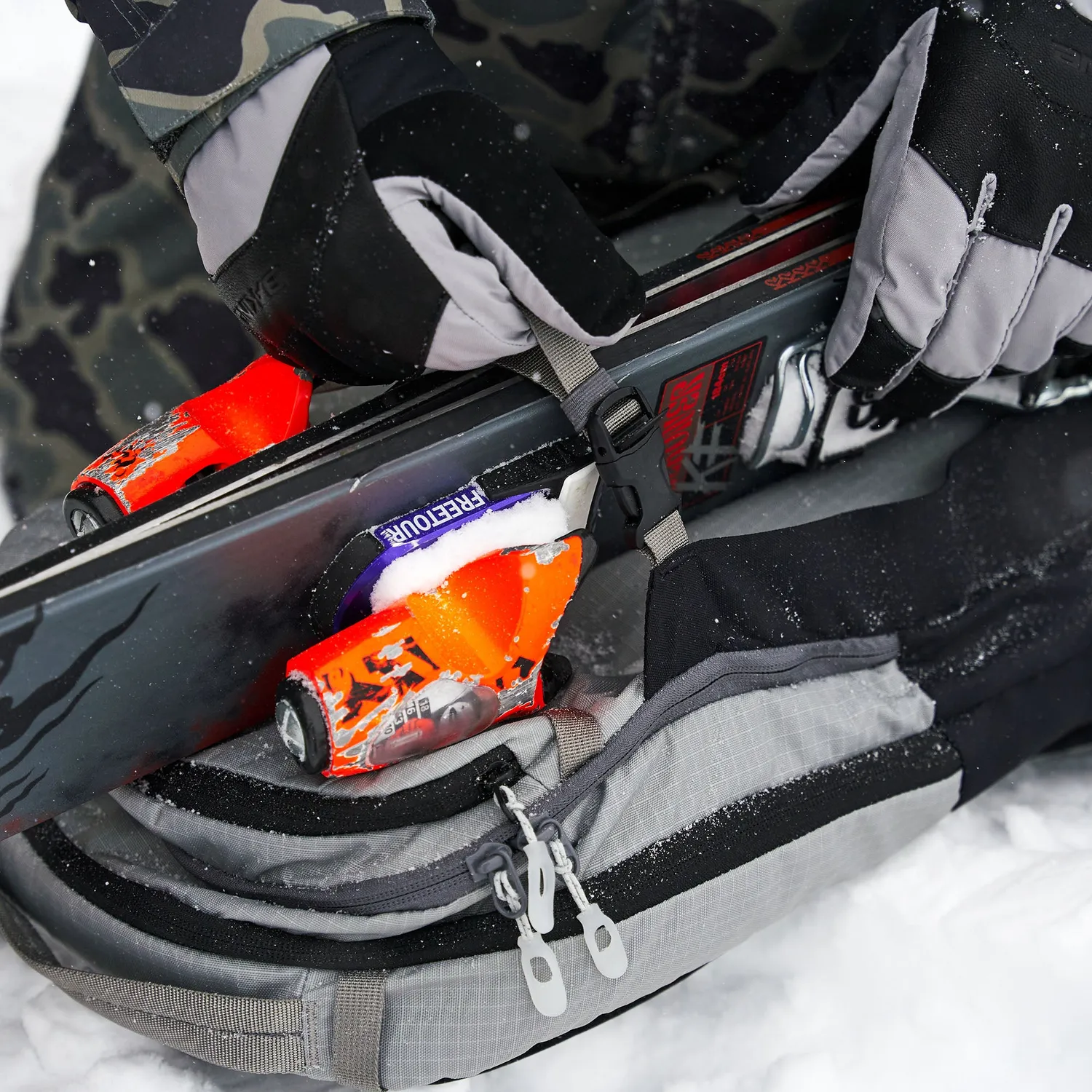 Dakine Mission Pro 18L skirygsæk Black sneskovlrum