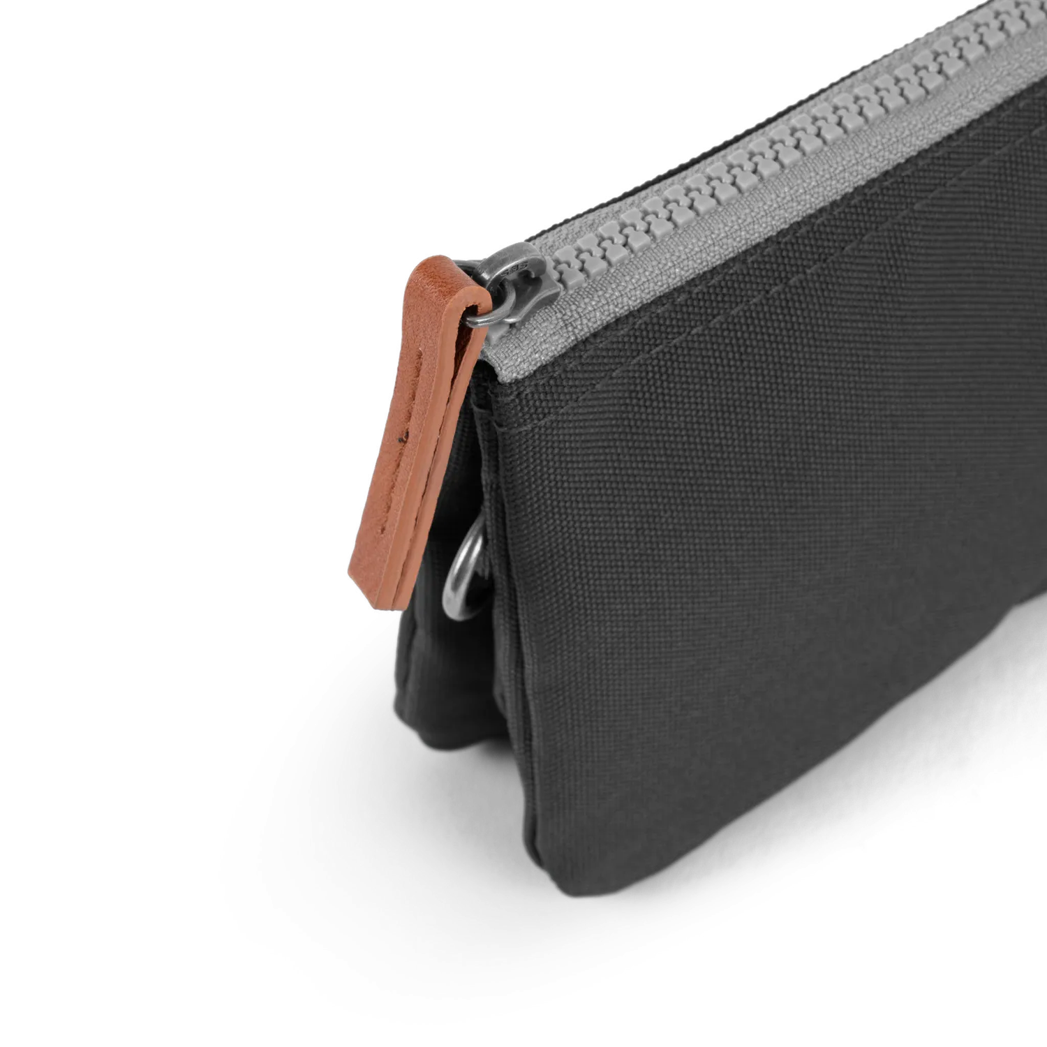 Roka London Carnaby pung Carbon small