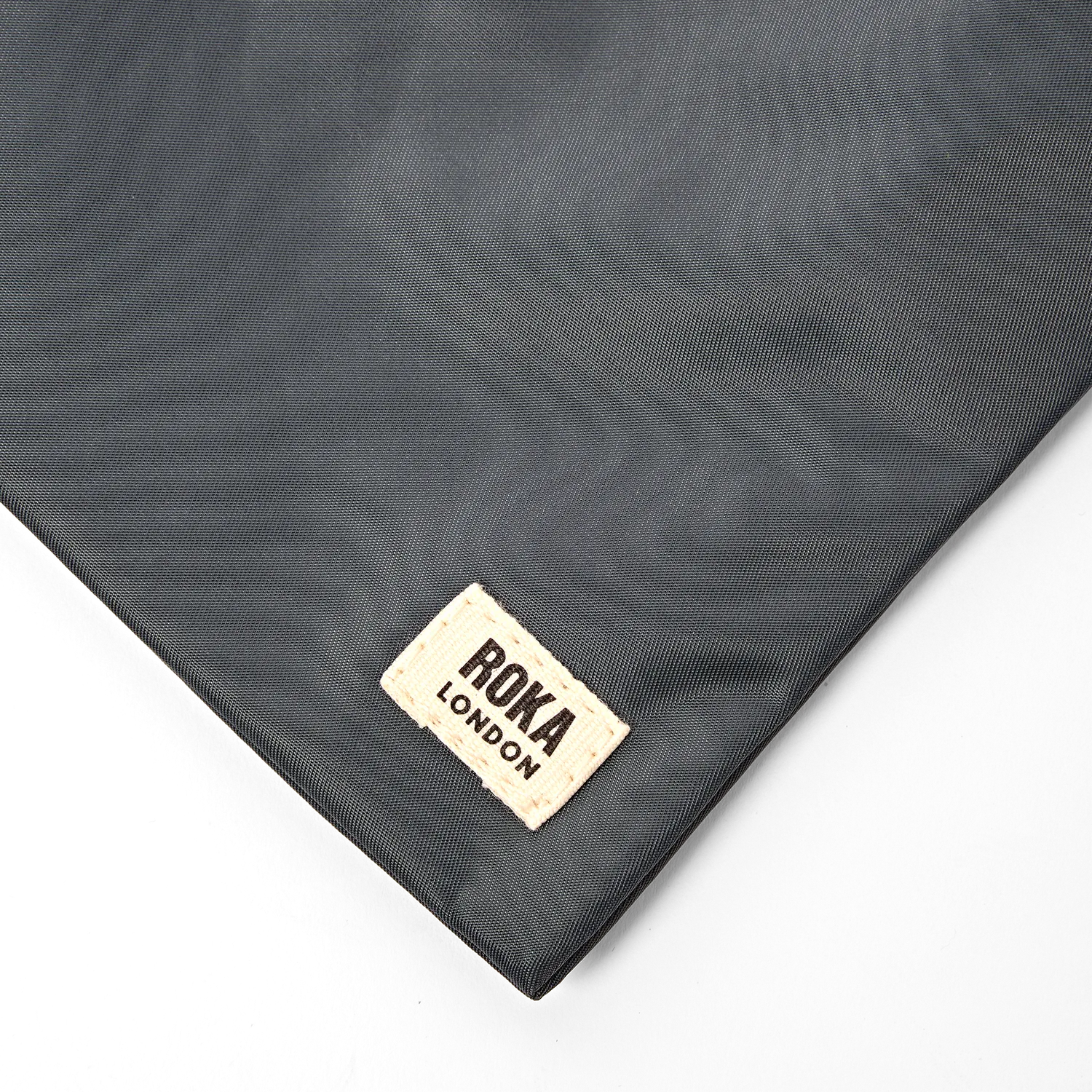 Roka London Chelsea Pocket sling Beluga Extra Small