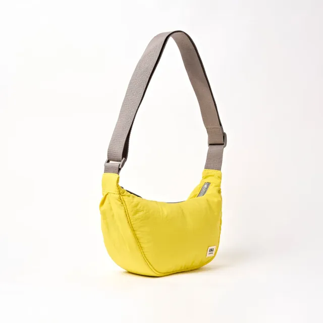 Roka London Farringdon Half Moon skuldertaske Passion Fruit Small