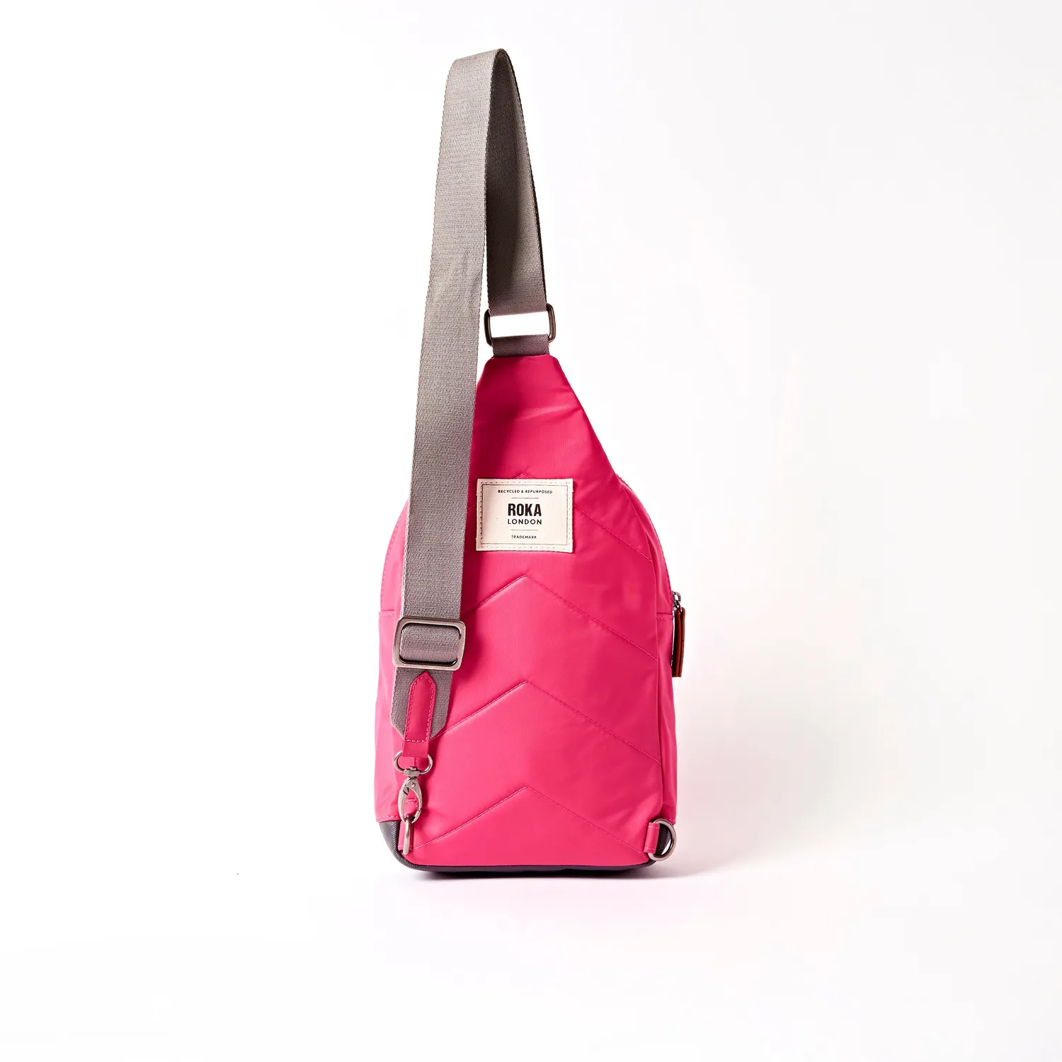 Roka London Willesden Sling crossbody taske Granita Red Large 5 liter