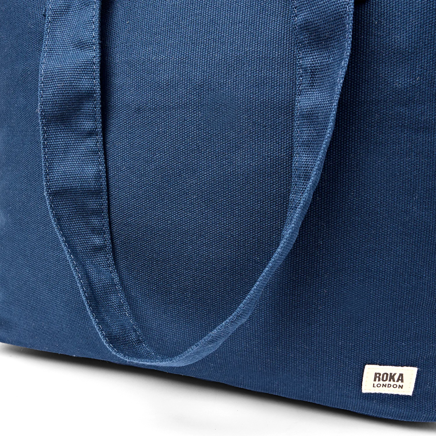Roka London Sloane Admiral skuldertaske Medium blå