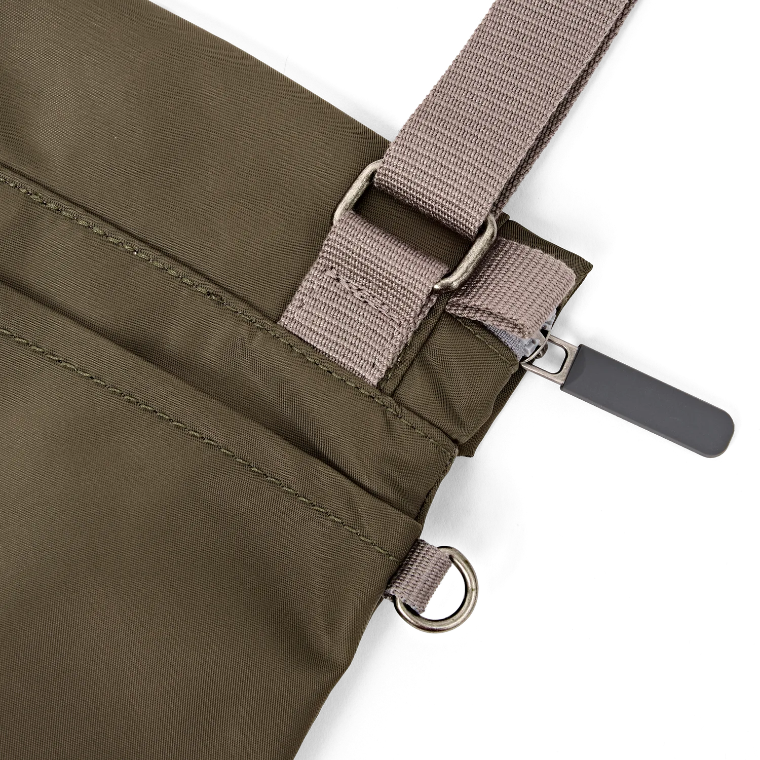 Roka London Stratford Small crossbody Army 0,5 liter
