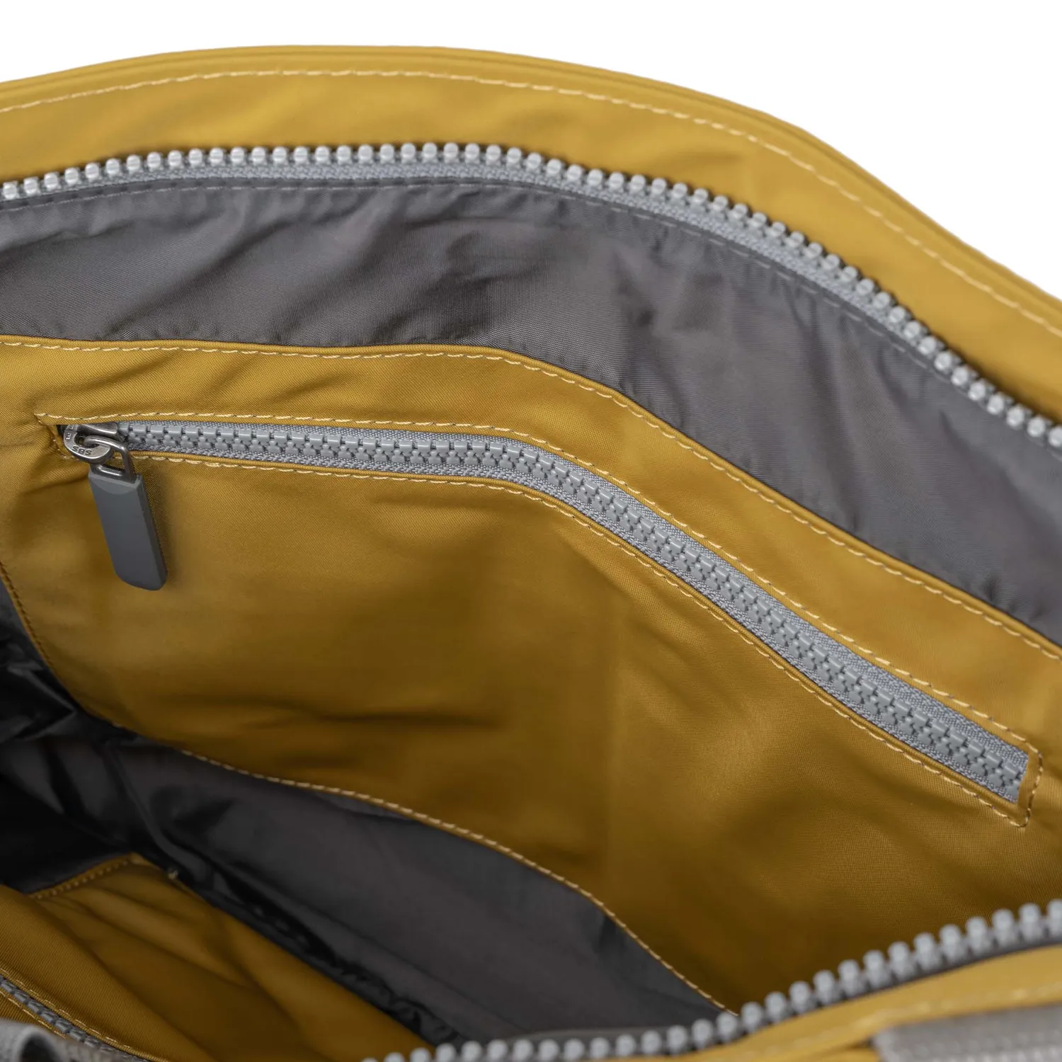 Roka London Moorgate messenger taske Corn Medium