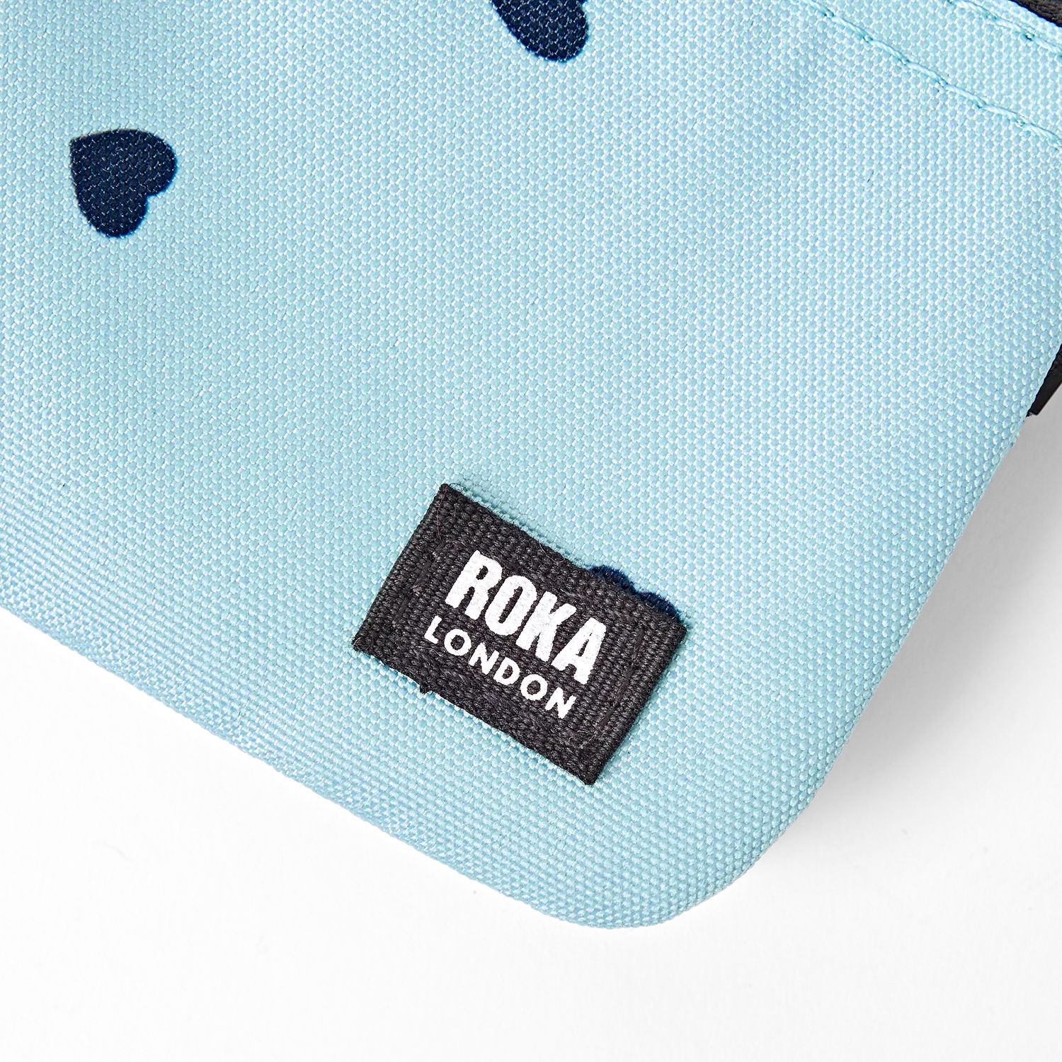 Roka London Carnaby Small pung heart print 0,2 liter