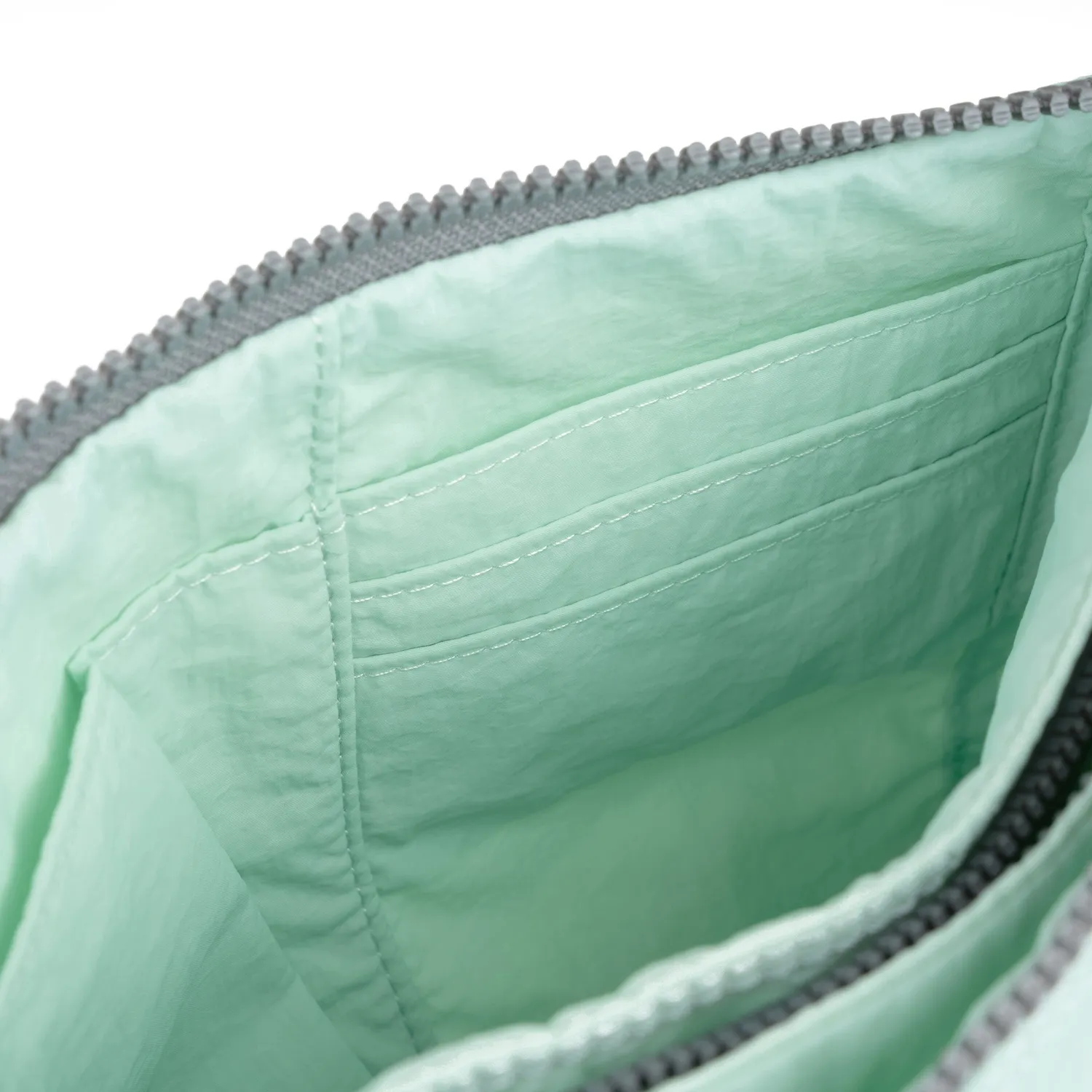 Roka London Carnaby XL crossbody taske Mint aftagelig rem