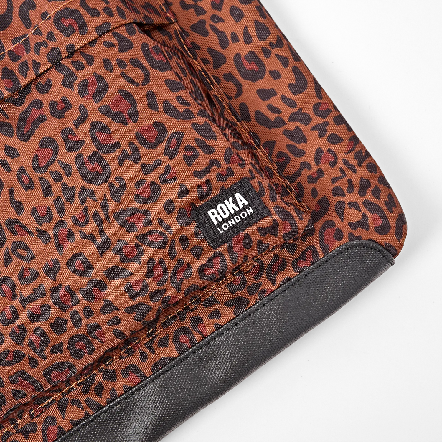 Roka London Kennington Crossbody skuldertaske Corn Mini Leopard Medium