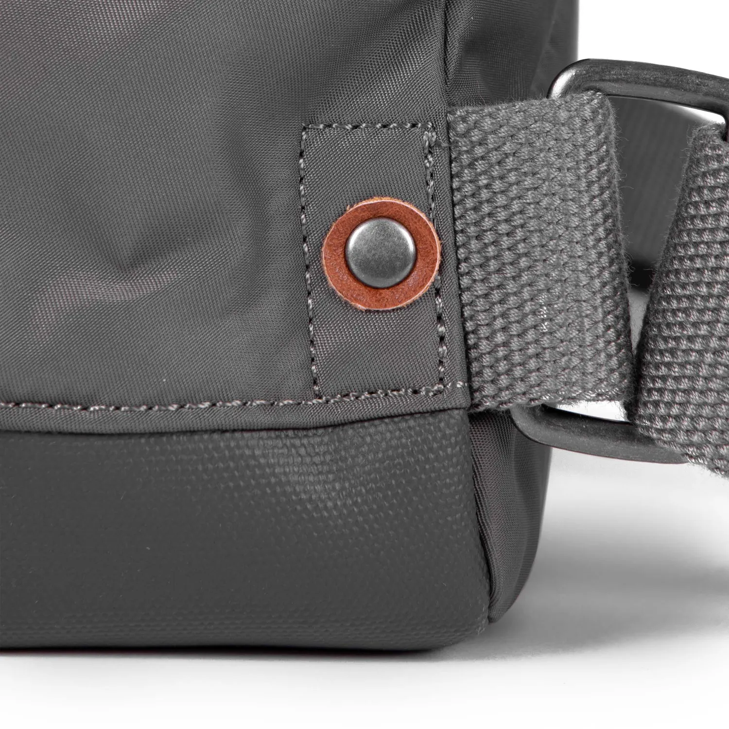 Roka London Bantry Rygsæk Graphite Medium 14 liter genbrug
