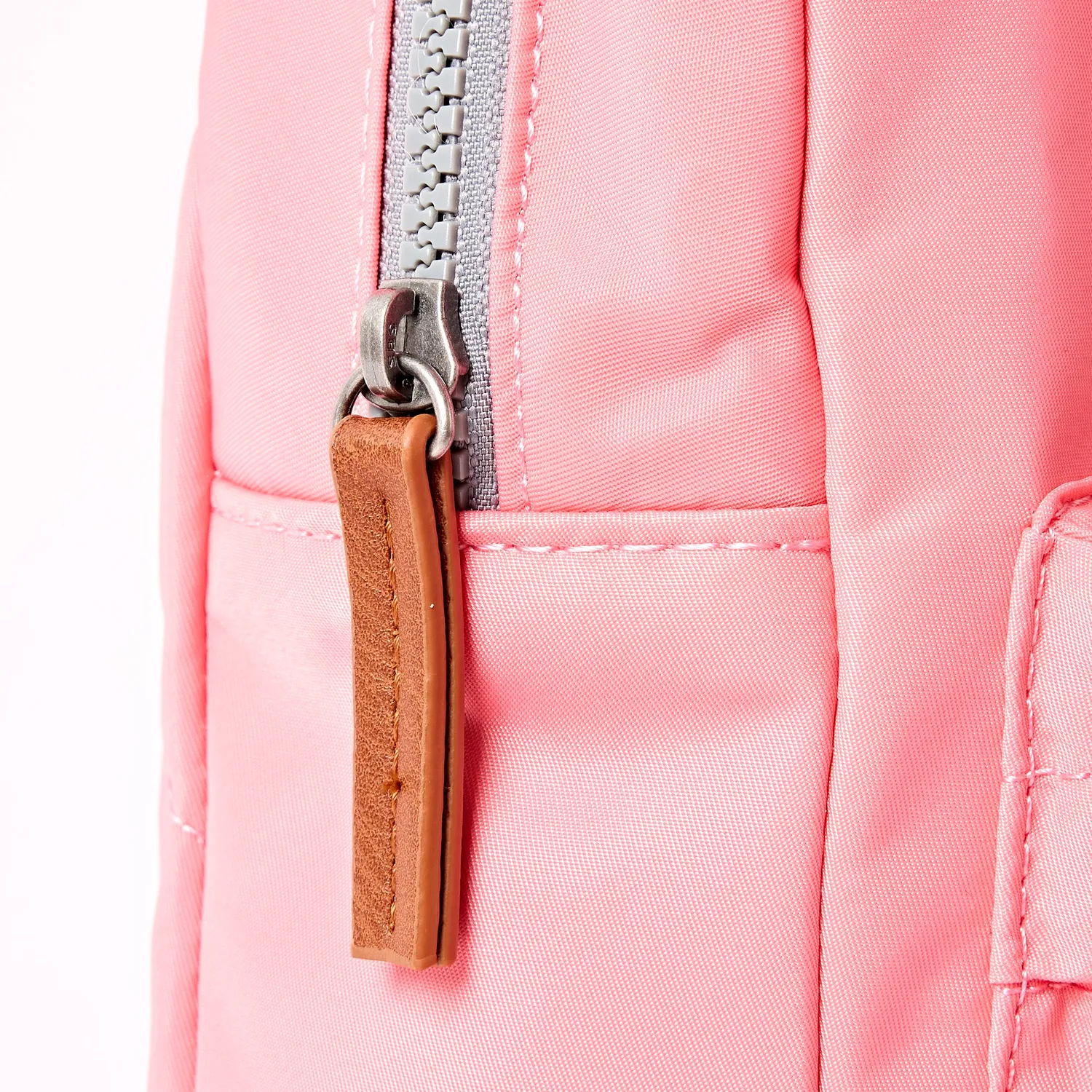 Roka London Willesden Large crossbody taske pink lemonade vandafvisende