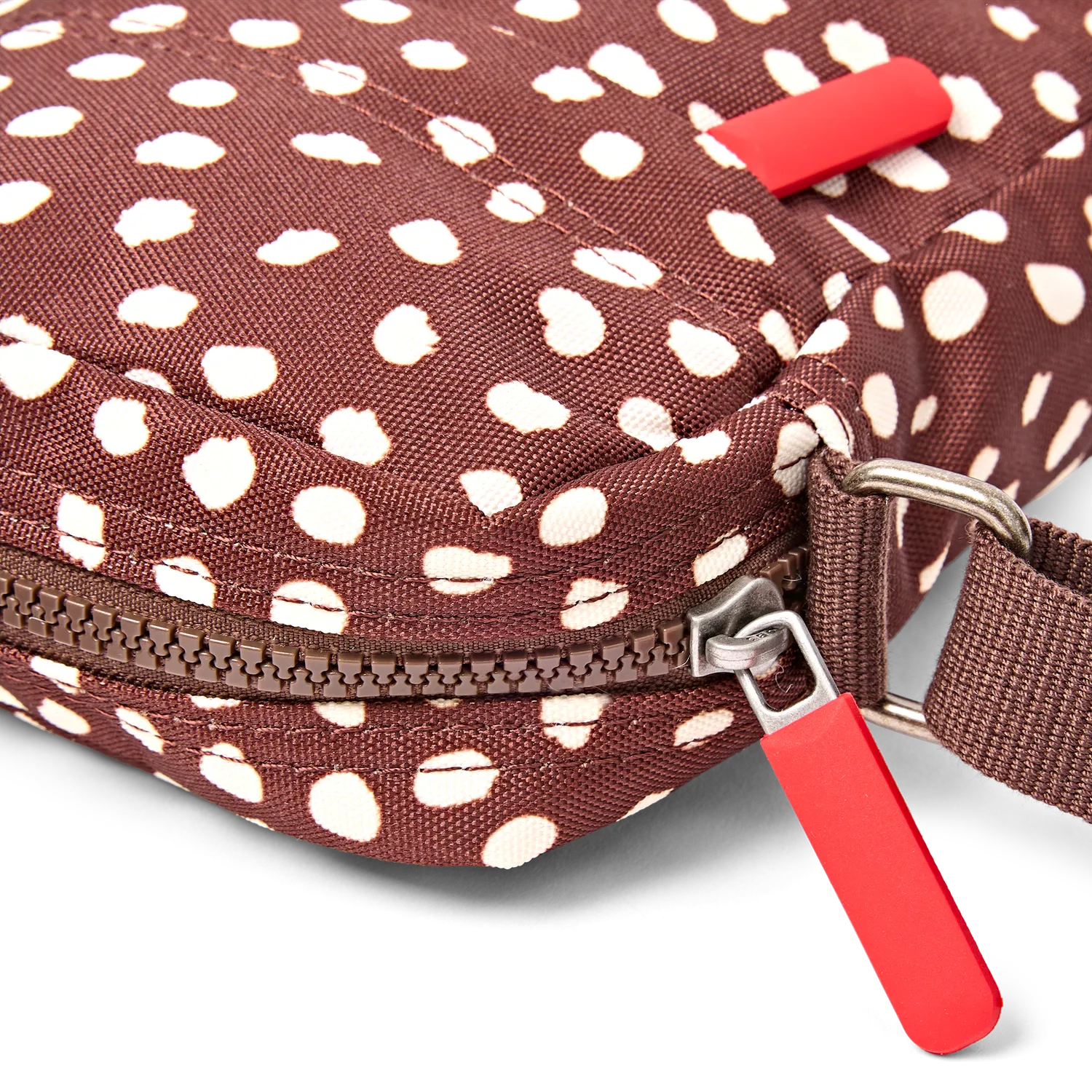 Roka London Bond crossbody taske Small Brown Dot polstret
