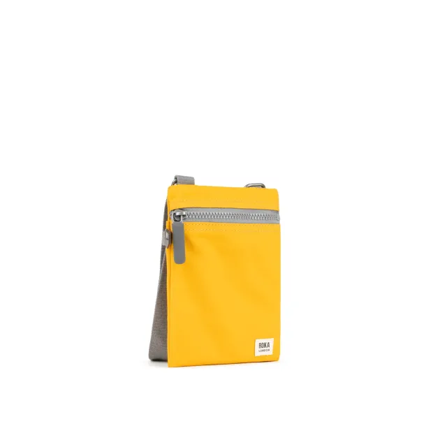 Roka London Chelsea sling taske Saffron XS ultralet