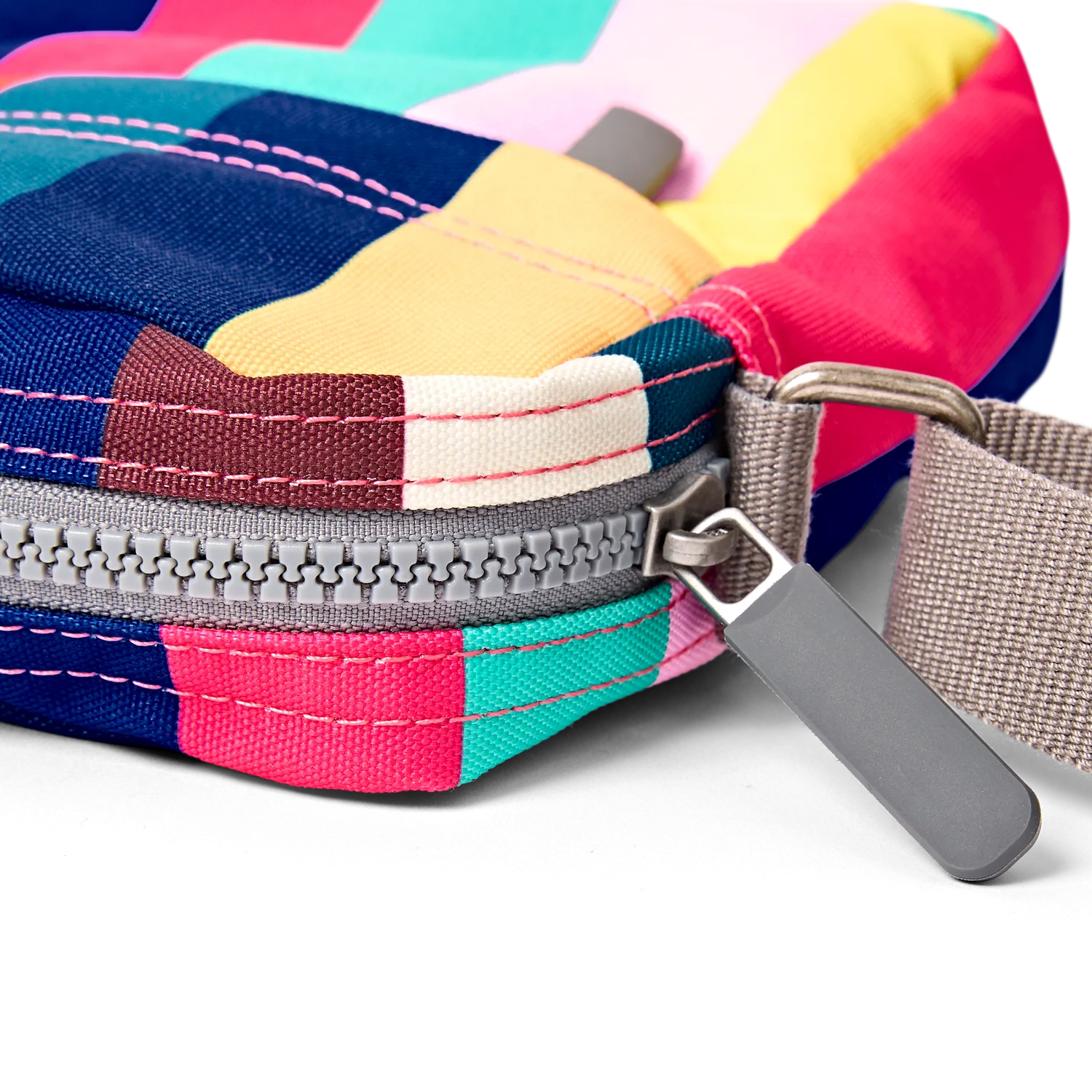Roka London Bond Pocket crossbody taske Small Wide Multi Stripe