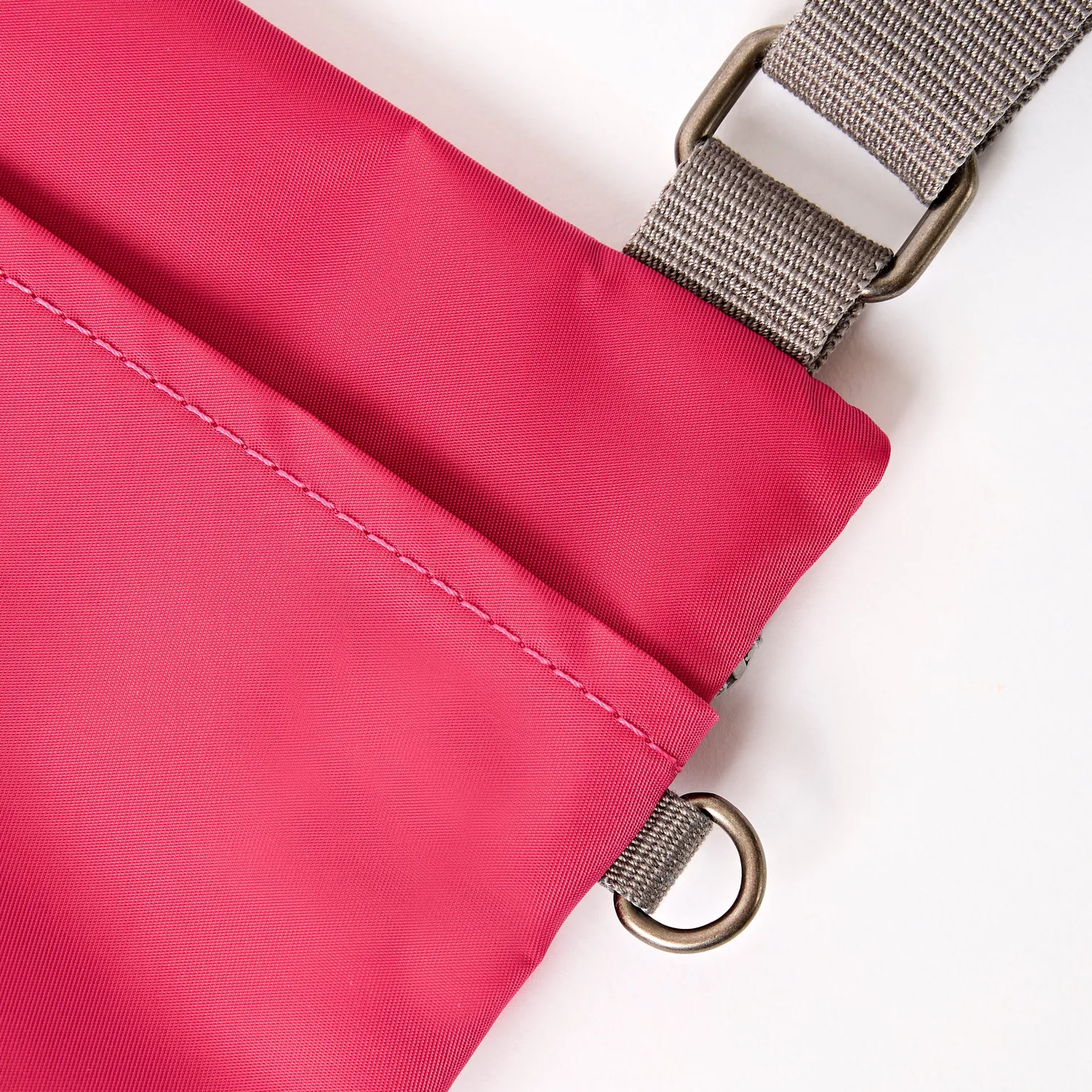 Roka London Chelsea B crossbody taske granita red medium